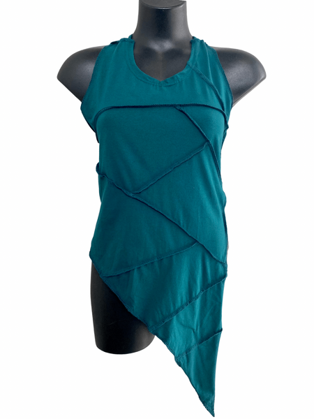 Asymmetric overlocked top
