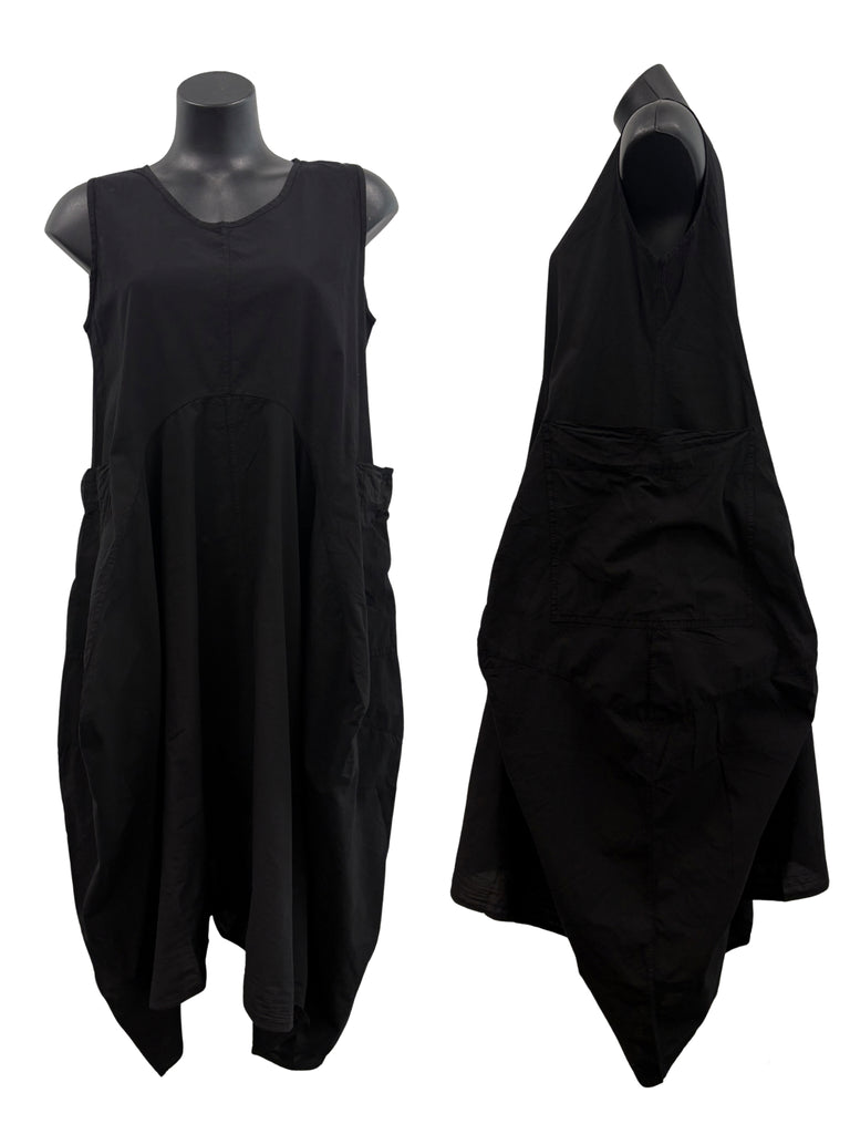 Sleeveless shaped dress black